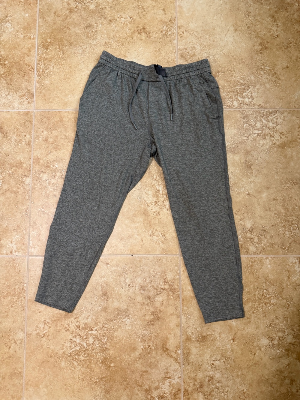 lululemon athletica Men's Heather Charcoal Crop Jogger Pants